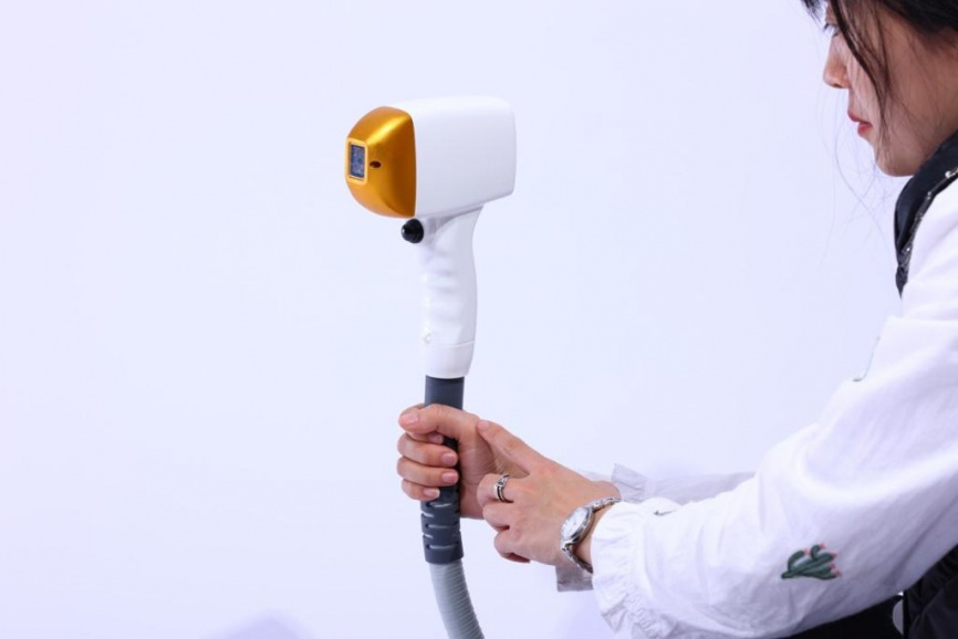 Диодный лазер для эпиляции и омоложения Lux Epil II фото 3